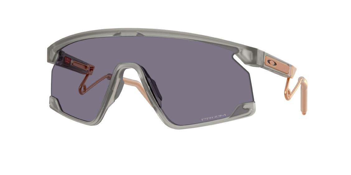 Солнцезащитные очки Oakley BXTR Metal OO9237 923713