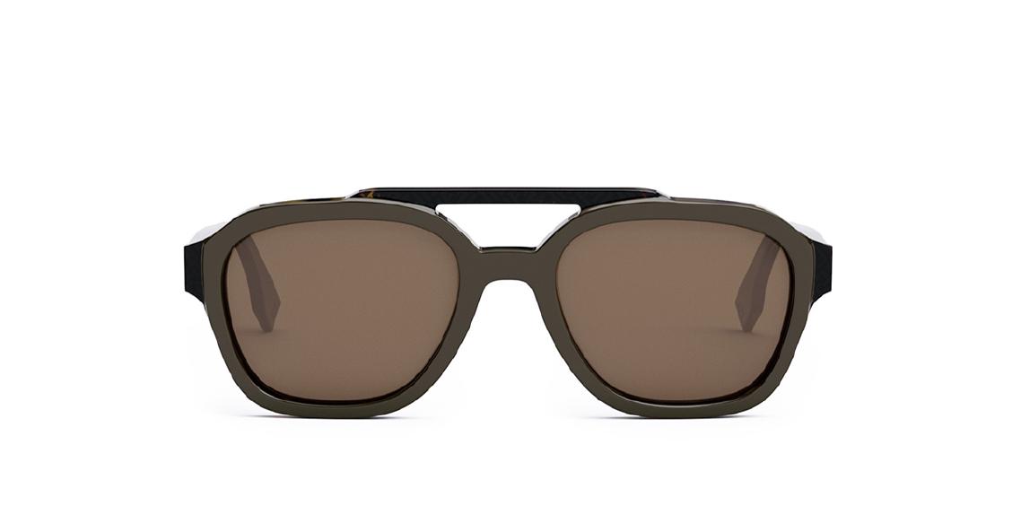 Солнцезащитные очки Fendi FE40076U 50E